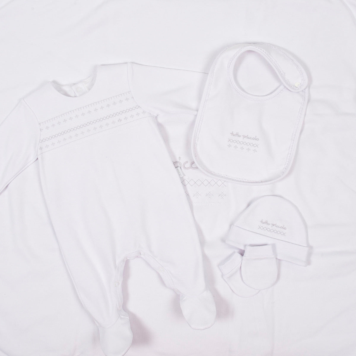 Tutto Piccolo White Newborn Gift Set